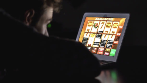 Dream Catcher live wheel game on ljo777 login mobile showing dealer and betting interface